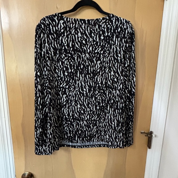 Ann Taylor Black and White Blouse - Picture 2 of 3